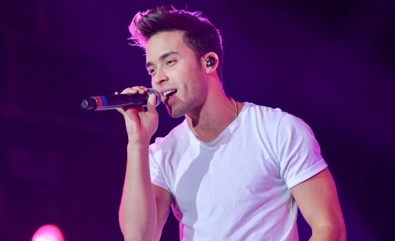 Prince Royce on stage